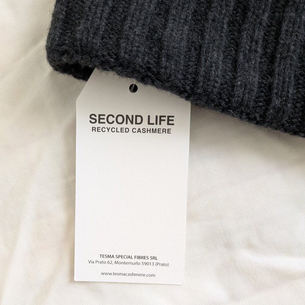 Cashmere Beanie Made in Italy NWT - Picture 2 of 6